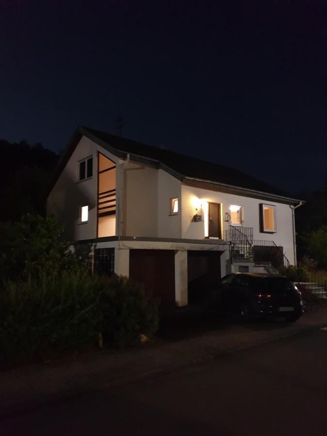 Andinas Ferienwohnung In Ruhiger Lage Direkt Am Wald Wilnsdorf Exteriör bild